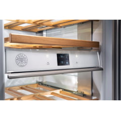 ADEGA BERTAZZONI WC605BRP2T DE EMBUTIR FLUSH PARA REVESTIR 80 GARRAFAS ABERTURA PARA DIREITA 2 ZONAS DE TEMPERATURA 61CM AÇO INOX 220V