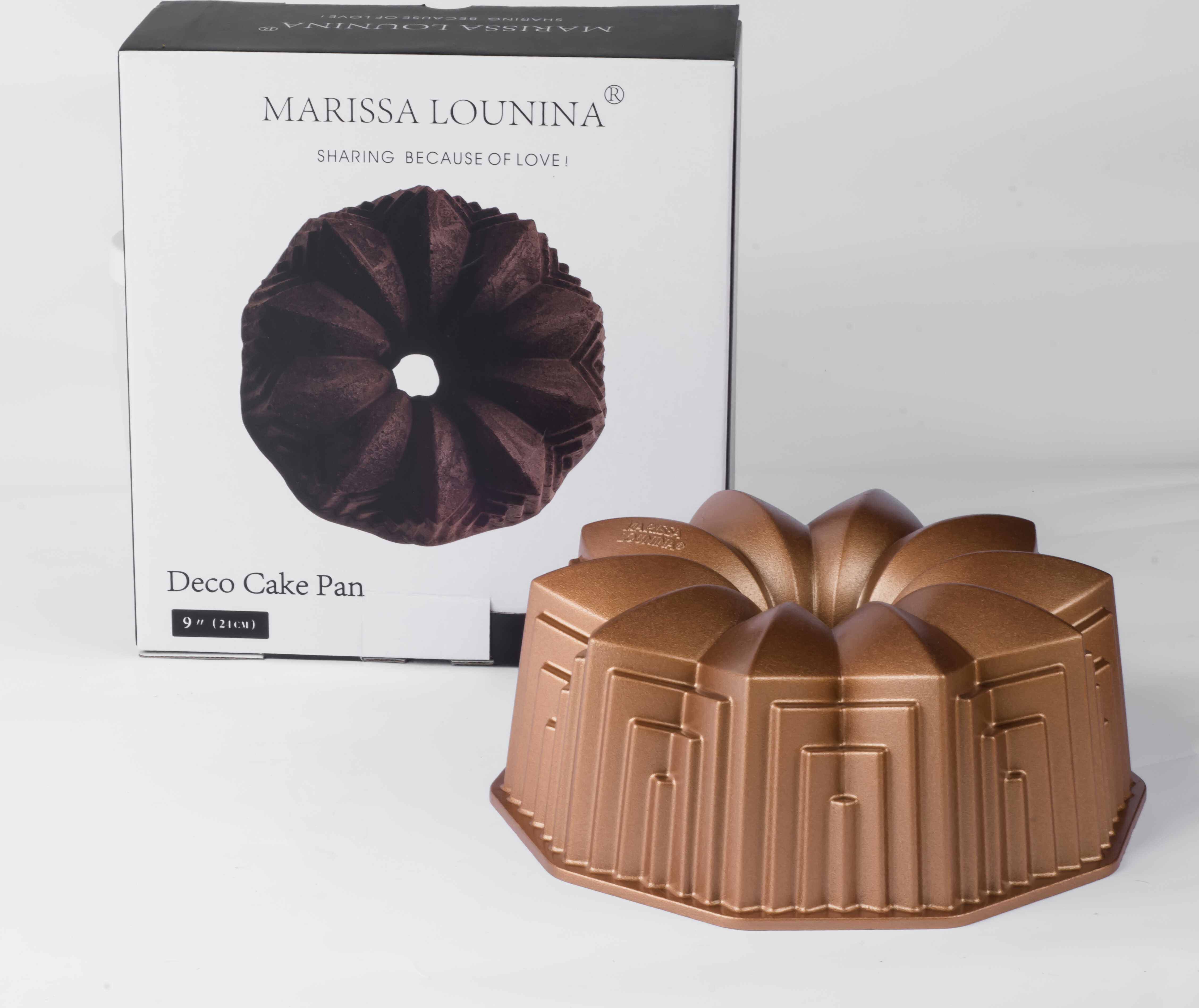 https://2500.cdn.simplo7.net/static/2500/sku/utilidades-forma-para-bolo-marissa-lounina-em-aluminio-fundido-com-antiaderente-deco-cake-pan-bronze-24cm-2-1-litros--p-1620317096669.jpg